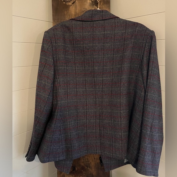 Veronica Beard

Pablah Plaid Wool-Blend Dickey Jacket - Picture 8 of 9